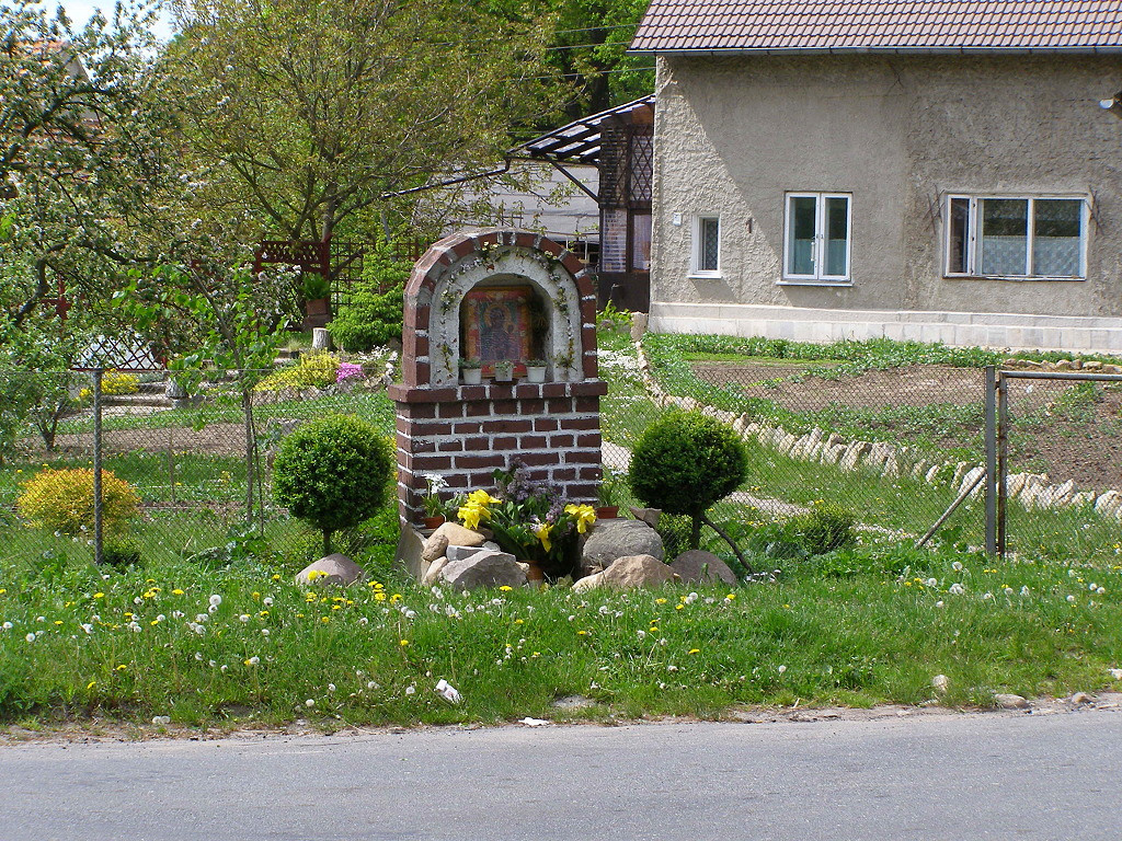 Roadside shrine in Henrykow